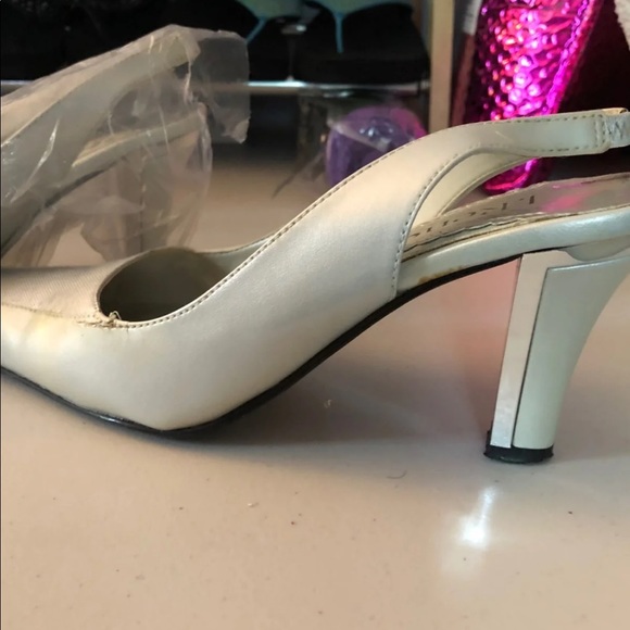 J. Renee Heels Slightly Used Sz7.5M - Picture 2 of 3